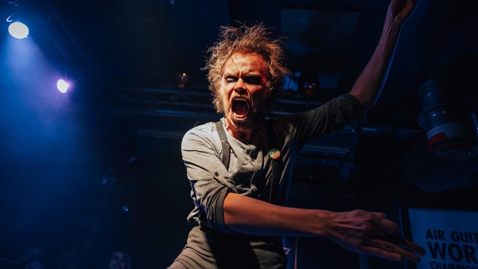 Un finlandez a câștigat Campionatul Mondial de Air Guitar 2025