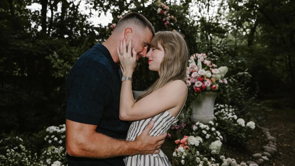 Taylor Swift și Travis Kelce și-au anunțat logodna