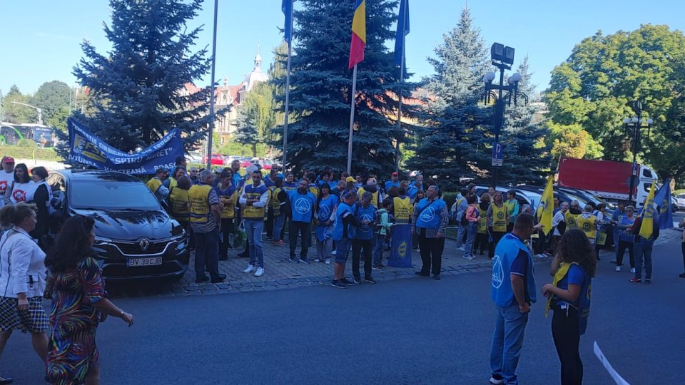 Protest în fața Prefecturii Brașov