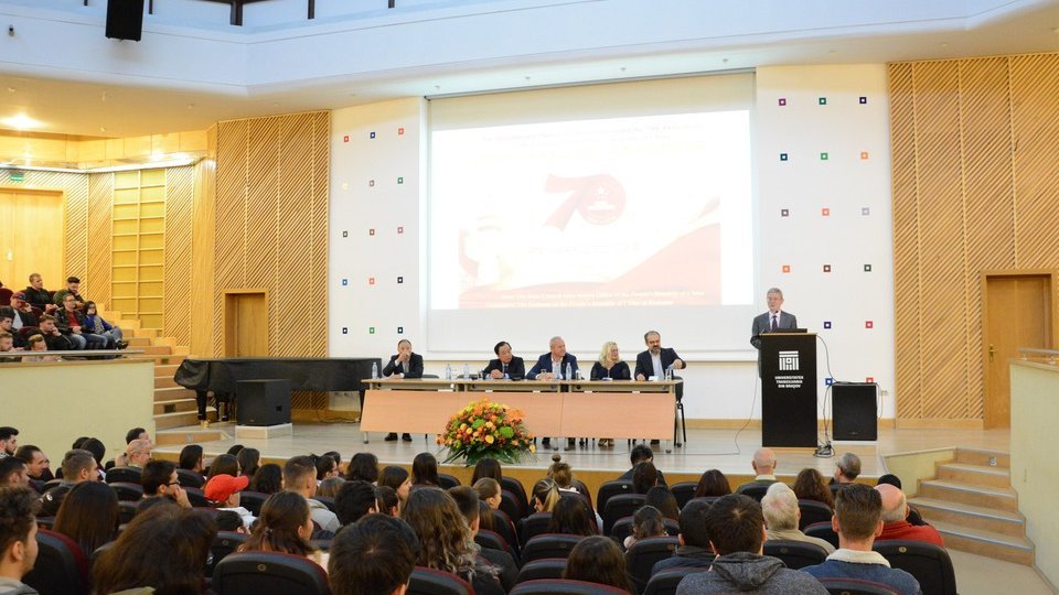 Profesorii din învăţământul preuniversitar se pot înscrie pentru predarea de ore suplimentare