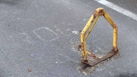 Brașovenii trebuie să-și îndepărteze blocatoarele din parcările de reședință