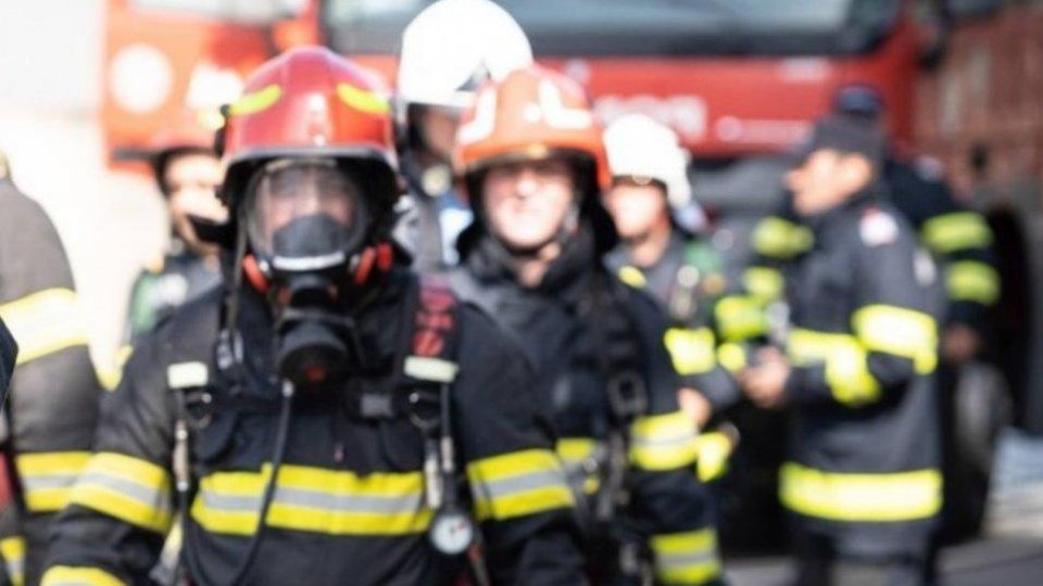 SEBEȘ: 4 răniți după un incendiu într-o fabrică de prelucrare a lemnului