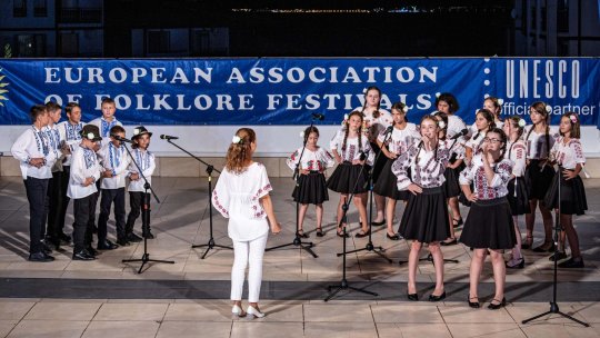 Brașovul, pe primul loc pe podiumul internațional al Festivalului de Folclor din Bulgaria