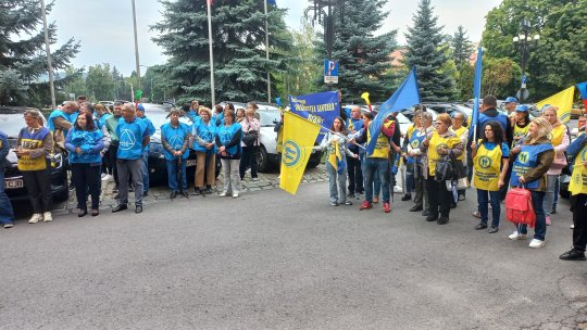 Prefectura, pichetată de sindicaliști