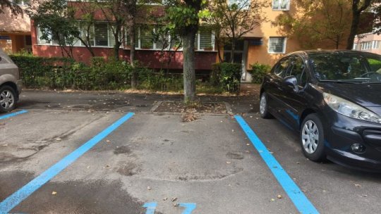 Polițiștii locali îi atenționează pe șoferii care parchează ilegal