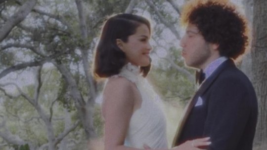 Selena Gomez s-a căsătorit cu Benny Blanco