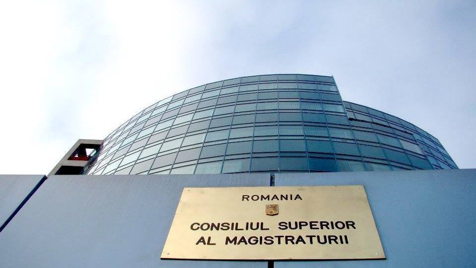 Consiliul Superior al Magistraturii reia criticile faţă de proiectul care modifică regulile de pensionare în justiţie