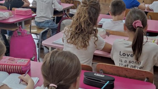 Peste 30 de elevi în clasă, realitate de ani buni la Brașov
