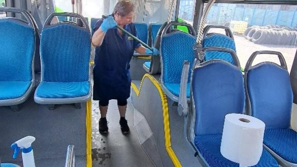 Curățenie generală în autobuzele destinate transportului elevilor