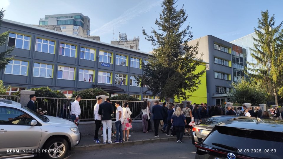 Noul an școlar a început astăzi. Ceremonie festivă la Colegiul Național „Dr. Ioan Meșotă”