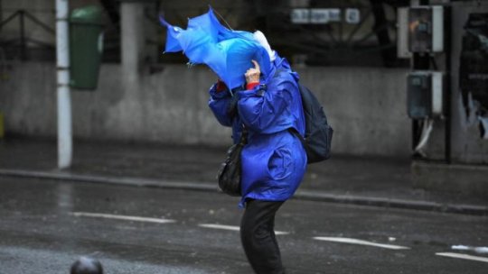 Brașovul este sub avertizare Cod galben de intensificări ale vântului