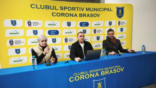 Mariana Târcă, director tehnic al secției de handbal a Coronei. Bent Dahl, antrenor principal