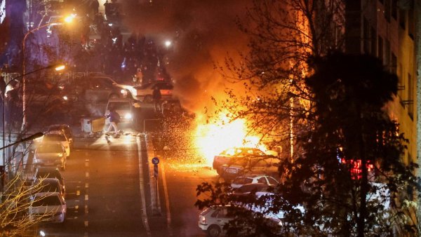 Statele Unite au impus sancţiuni împotriva a cinci oficiali iranieni