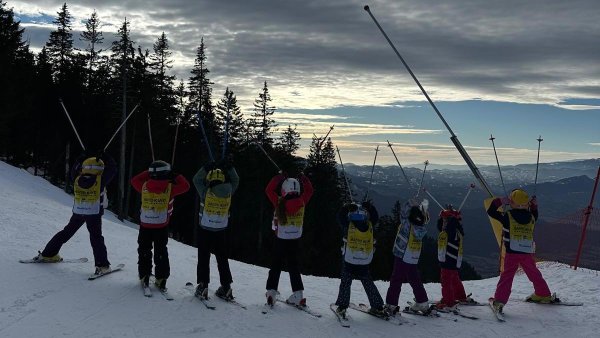 Tabere de schi pentru copii, gata de start în Poiana Brașov