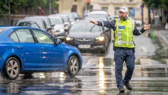 Trafic îngreunat de ceață și ploaie în aproape toată țara