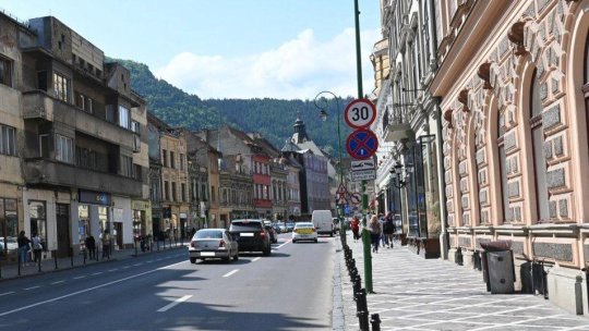 Reabilitarea fațadelor clădirilor lăsate în paragină se desfășoară lent în Brașov