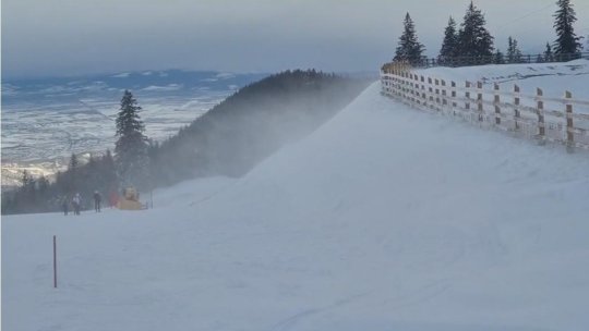 Telegondola și telecabinele din Poiana Brașov, oprite din cauza vântului