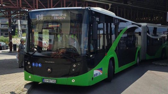 Autobuzele de pe linia 130 circuă joi pe un traseu deviat