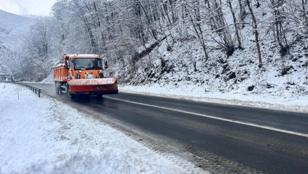 Probleme pe Transfăgărășan din cauza ninsorilor