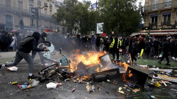 Proteste în mai multe țări europene față de scăderea nivelului de trai. Cele mai mari violențe, în Franța
