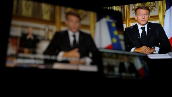 Emmanuel Macron condamnă violenţele din Franţa şi cere răspunsuri despre pregătirea dispozitivului de securitate