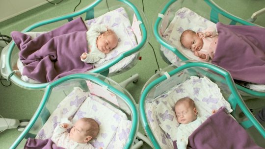 Cvadrupleții născuți prematur la Miercurea-Ciuc și transferați la Maternitatea Brașov, trimiși astăzi acasă