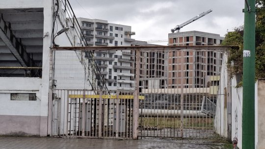 A început demolarea Stadionului Tineretului! | FOTO