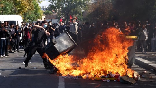 Franţa: protestele elevilor şi studenţilor au luat amploare şi s-au înregistrat noi violenţe
