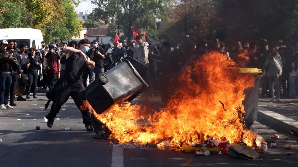 Franţa: protestele elevilor şi studenţilor au luat amploare şi s-au înregistrat noi violenţe