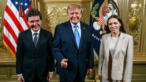 Nicuşor Dan, într-o fotografie alături de Donald Trump. „O onoare să-l întâlnesc” | FOTO