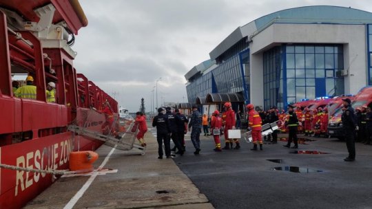 Navele de salvare caută trei marinari dispăruți de pe nava lovită de drone în Marea Neagră