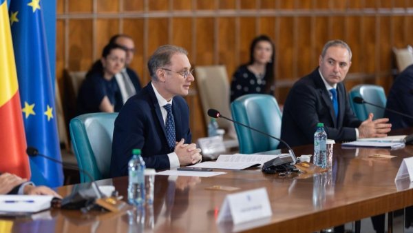 Premierul Luca Niculescu s-a întâlnit cu reprezentanţi ai mediului de afaceri