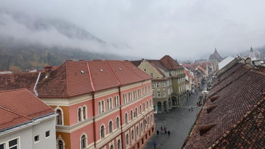 Vremea se răcește. Ploi în mai multe regiuni și ninsori la altitudini mari
