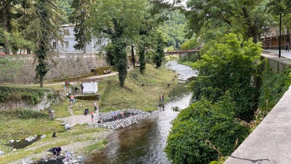 Românii călătoresc din ce în ce mai puţin în ţară
