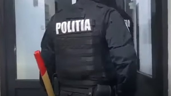 Percheziții la doi bărbați care l-au amenințat cu moartea pe actorul Victor Rebengiuc