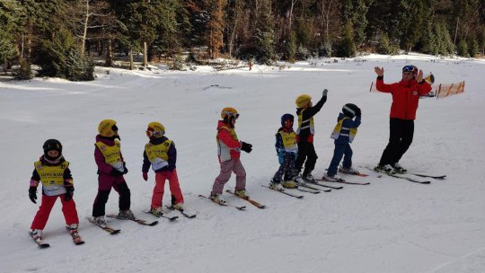 Echipament adecvat și prudență pe pârtiile din Postăvarul, în vacanța de schi