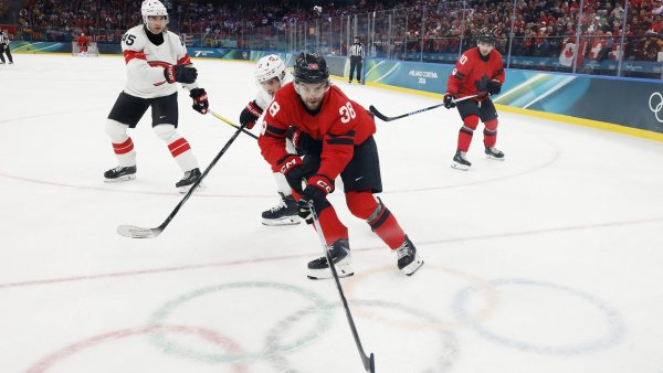 Hochei. Canada pare de neoprit iar Finlanda a trecut de Suedia | VIDEO