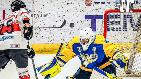 Hochei pe gheaţă. Corona a învins clar Red Hawks