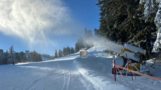 Se produce zăpadă artificială pe pârtiile din Poiana Brașov!