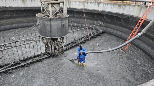 Stația de epurare a apei din Brașov, blocată de șervețele umede