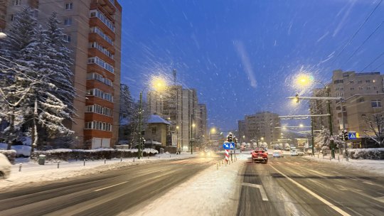 Cod galben de ninsori la Brașov. 50 de utilaje de deszăpezire acționează în oraș și în Poiana Brașov