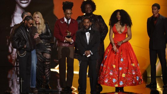 Gala Grammy aduce victorii pentru Lamar, Bad Bunny şi Eilish
