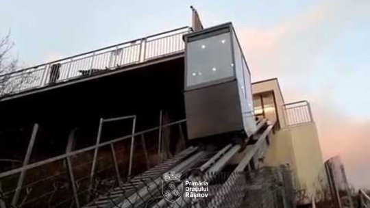 Ascensorul pe plan înclinat de la Cetatea Râşnov va fi oprit