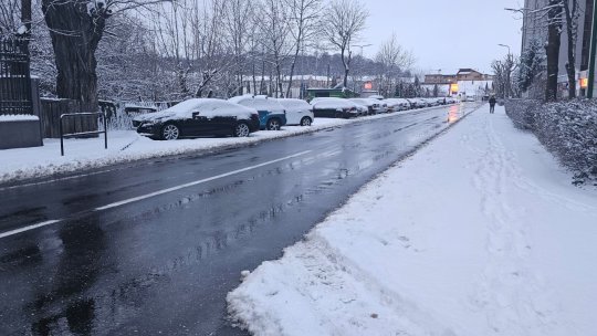 52 de utilaje de deszăpezire au acționat, pe timpul nopții, în oraș și în Poiana Brașov