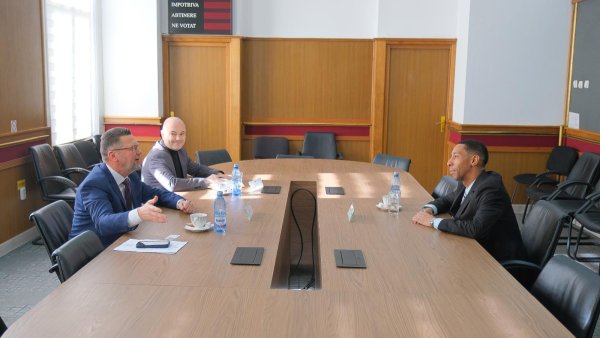 Ambasadorul Republicii Cuba la București, în vizită la Brașov