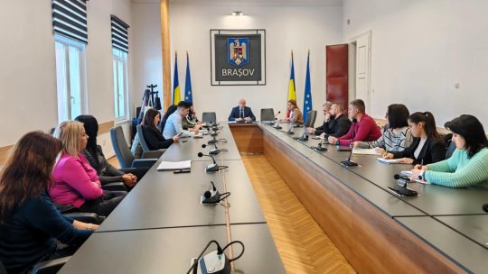 Dezinstituționalizarea persoanelor cu dizabilități, discutată la Prefectură în contextul prevenirii traficului de persoane