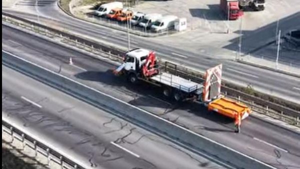 Atenuator de impact pentru siguranța drumarilor