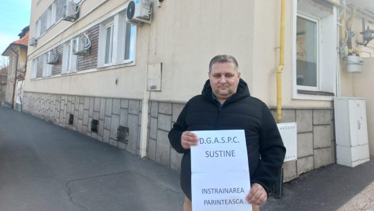 Protest în fața sediului Direcției Generale de Asistență Socială și Protecția Copilului Brașov