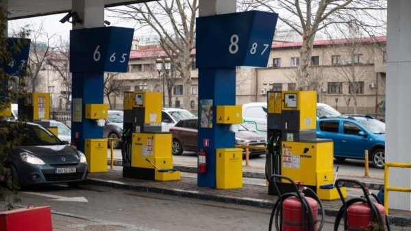 Preţul carburanţilor atinge şi la noi maxime istorice