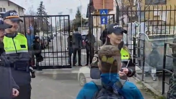 Acțiune specială a poliției pentru siguranța elevilor la Școala nr. 11 din Brașov